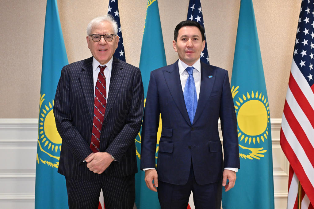 Председатель Правления АО «Самрук-Қазына» Нурлан Жакупов провел встречу с Председателем и сооснователем The Carlyle Group Дэвидом Рубенштейном  