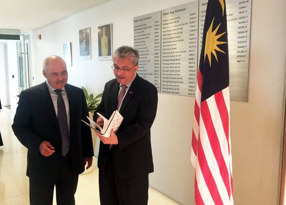 CEO of «Samruk-Kazyna» JSC shared the first results of the transformation program in Singapore and met with the head of Khazanah Nasional Berhad in Malaysia