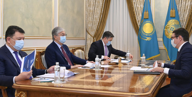 President Kassym-Jomart Tokayev receives Samruk-Kazyna CEO Almassadam Satkaliyev