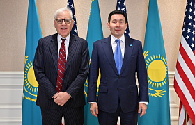 Председатель Правления АО «Самрук-Қазына» Нурлан Жакупов провел встречу с Председателем и сооснователем The Carlyle Group Дэвидом Рубенштейном