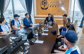 Глава Фонда Нурлан Жакупов поздравил сборную Samruk Swim Team с призовым местом на турнире по плаванию