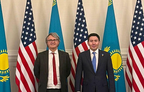 «Самұрық-Қазына» басшысы Нұрлан Жақыпов Ashmore Group plc компаниясының бас директоры Марк Кумбспен кездесті