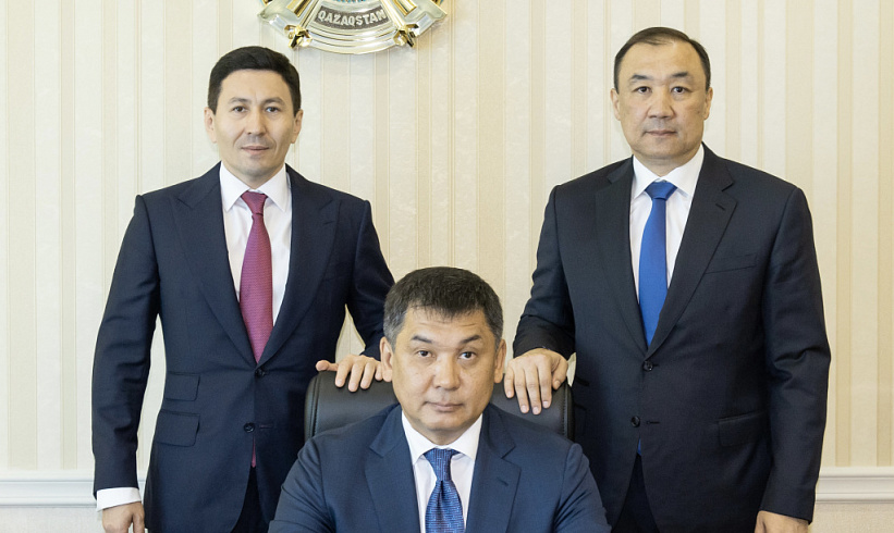 Nurlan Zhakupov, the Head of Samruk-Kazyna JSC, introduced the new Chairman of the Management Board of JSC NC Kazakhstan Temir Zholy, Talgat Sagiyevich Aldybergenov, who previously held the position of Deputy Chairman of the Management Board.