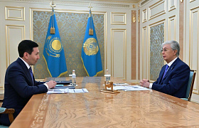 President Kassym-Jomart Tokayev Receives Samruk-Kazyna CEO Nurlan Zhakupov