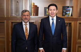 Председатель правления АО «Самрук-Қазына» Нурлан Жакупов провел встречу с президентом Oman Investment Authority Абдулсаламом бин Мохаммед Аль-Муршиди