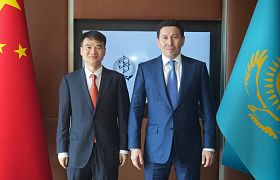Nurlan Zhakupov, Chairman of the Management Board of Samruk-Kazyna JSC, met with Phillip Gan, President of Huawei for the Middle East and Central Asia