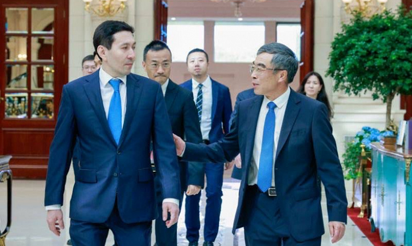 During the working visit to China, the Head of the Fund, Nurlan Zhakupov, met with Mr. Liang Hua, the Chairman of the Board of Directors of Huawei Technologies
