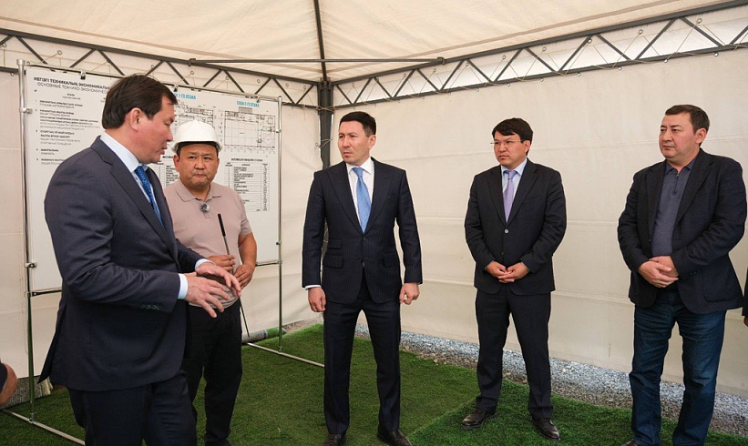 Samruk-Kazyna CEO Nurlan Zhakupov Inspects Construction of a Sports and Recreation Complex in Aktobe