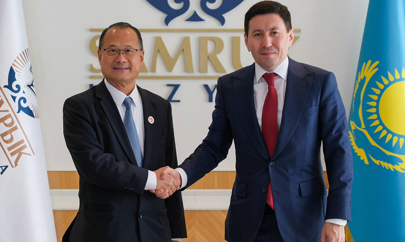 Nurlan Zhakupov Meets with Chairman of Sunwah Group