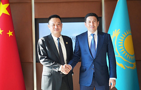 «Самұрық-Қазына» басшысы Нұрлан Жақыпов YTO International Express and Supply Chain Technology компаниясының бас директоры, YTO Express вице-президенті Чжоу Цзянмен кездесті