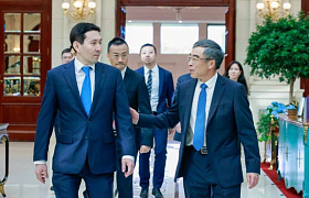 During the working visit to China, the Head of the Fund, Nurlan Zhakupov, met with Mr. Liang Hua, the Chairman of the Board of Directors of Huawei Technologies